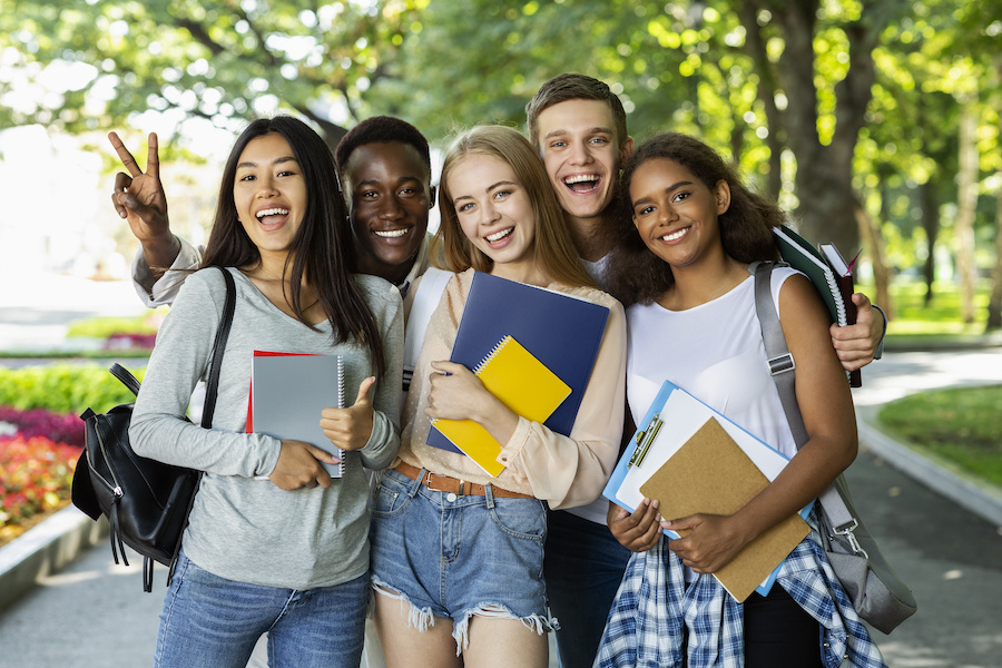 Junge Menschen bereit für ihre Berufsausbildung